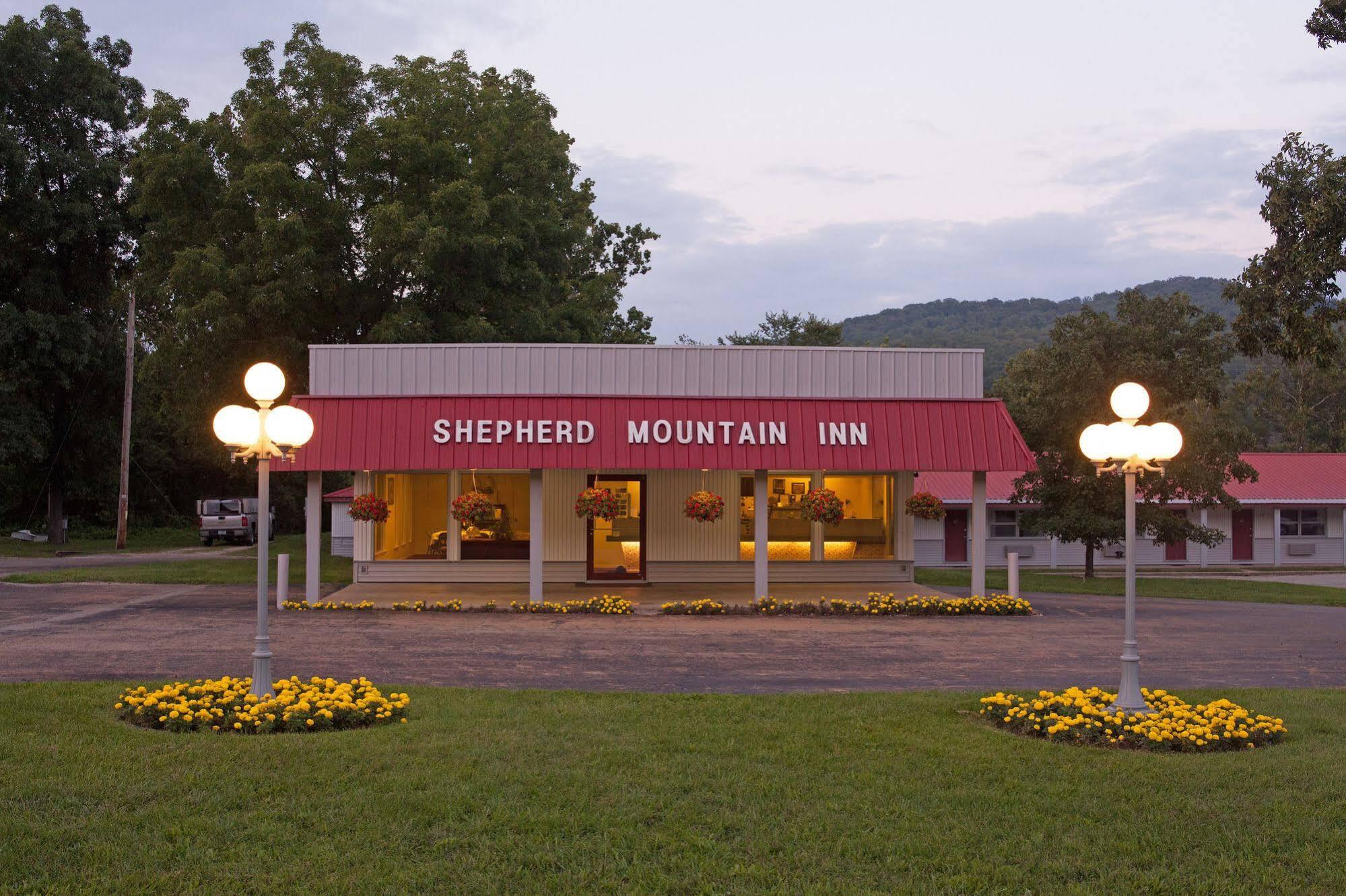 Shepherd Mountain Inn & Suites Pilot Knob Zewnętrze zdjęcie